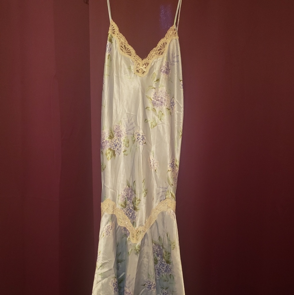 Ladies sleepwear